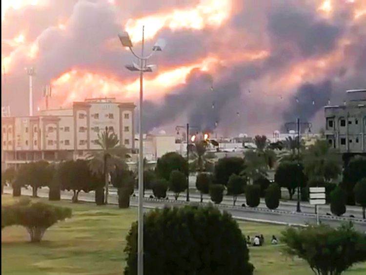 Insiden penyerangan terhadap fasilitas kilang minyak milik Aramco di Arab Saudi. (Foto: dok/ngopibareng.id)