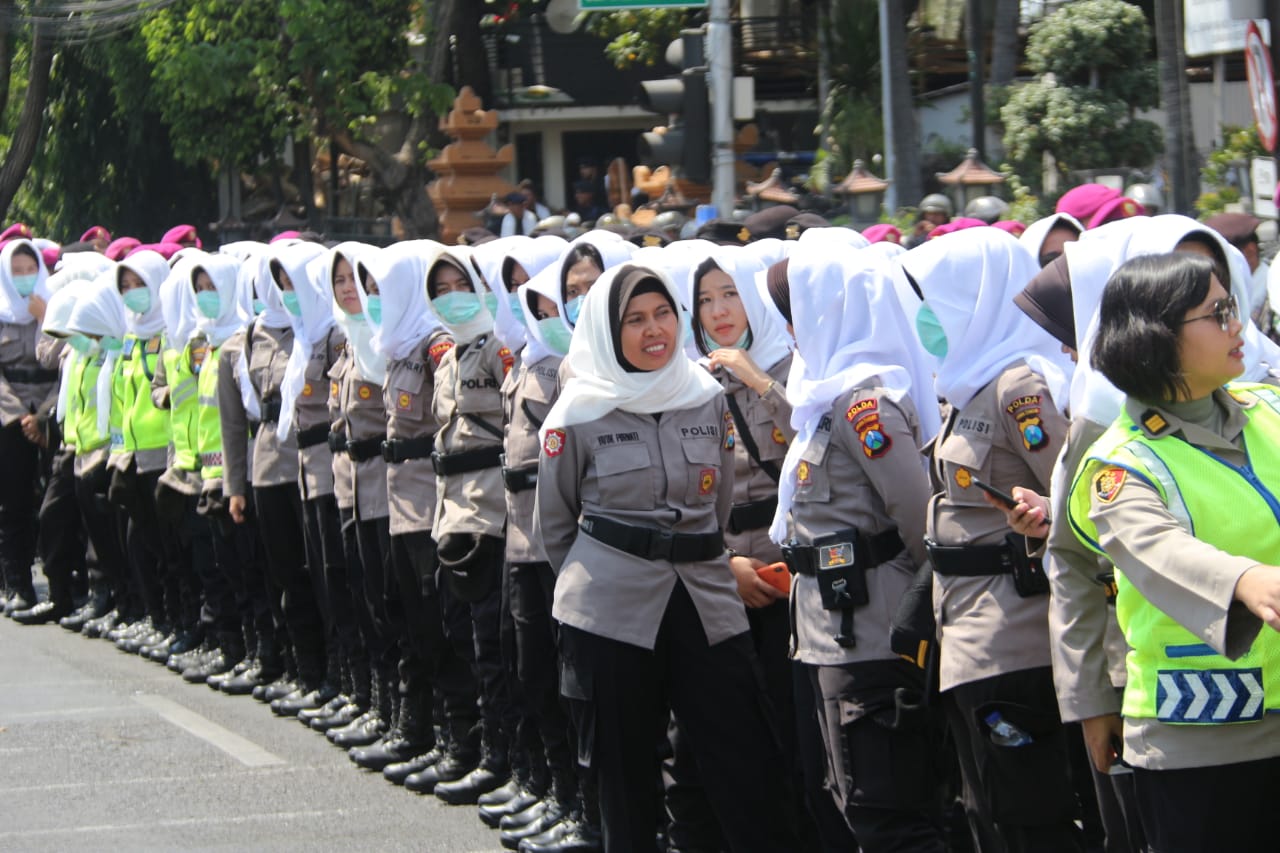 Pengamanan di DPRD Jatim, Kamis 26 September 2019. (Foto: Haris/ngopibareng.id)