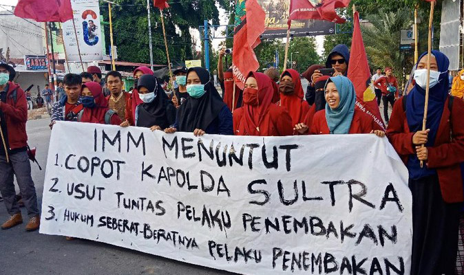 Aksi massa di Palu menuntut Kapolda Sultra dicopot. (Foto: dtk)