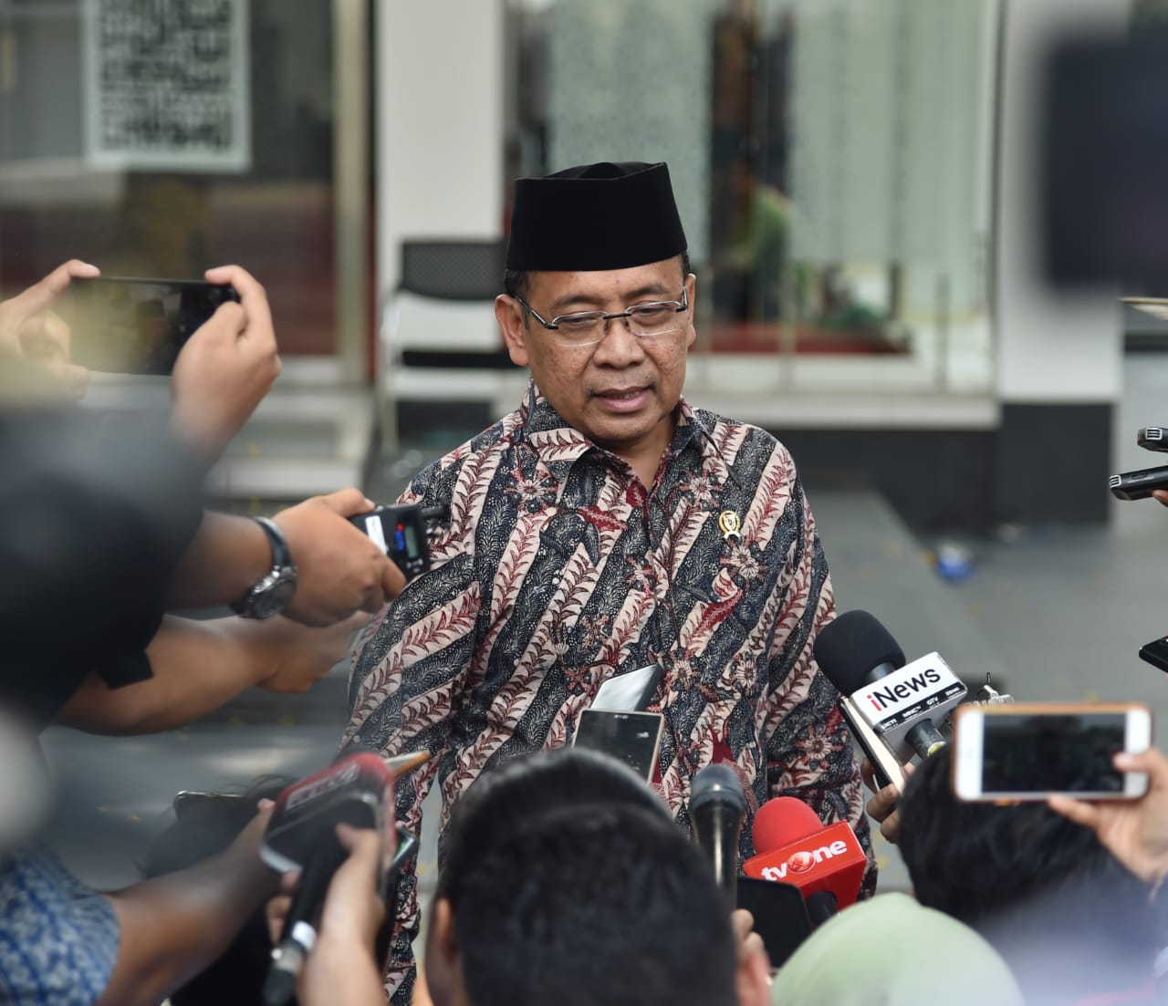 Menteri Sekretaris Negara (Mensesneg) Pratikno memberi keterangan kepada awak media di Jakarta. (Foto: asmanu/ngopibareng.id)