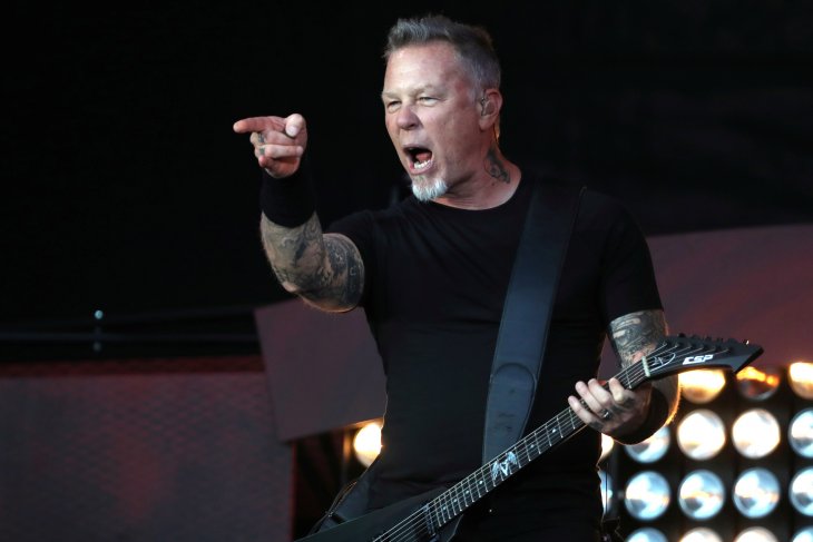 Pentolan grup band Metallica James Hetfield saat tampil di Festival Global Citizen di Central Park, Manhattan, New York AS. (Foto: Antara/Reuters)
