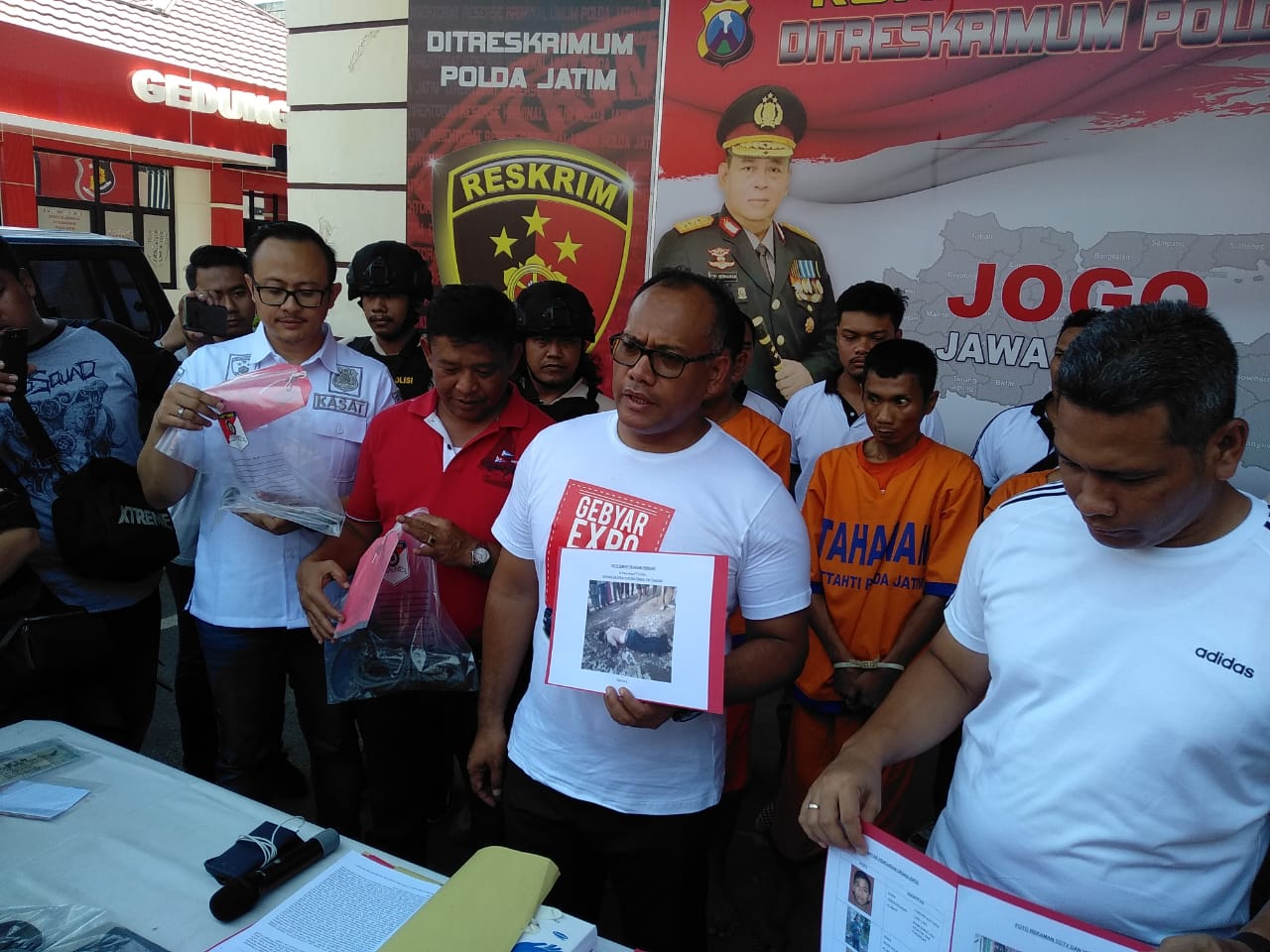Subdit III Jantaras Ditreskrimum Polda Jatim menangkap komplotan pembunuhan Ribut Setiawan. (Foto: Haris/ngopibareng.id)
