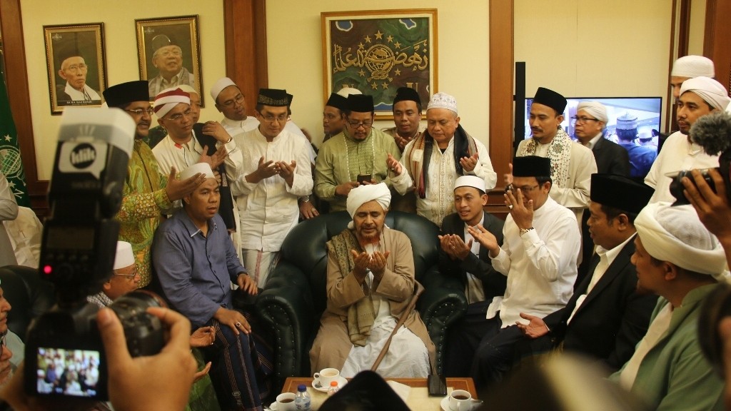 Ketua Umum PBNU KH Said Aqil Siroj bersama Habib Umar bin Hafidz di PBNU Jakarta. (Foto: nu/ngopibareng.id)