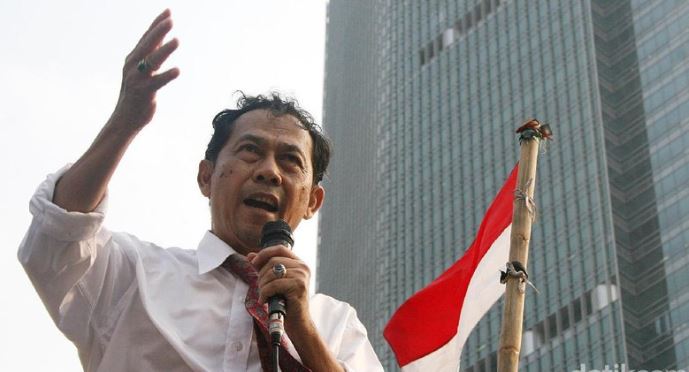 Aktivis Sri Bintang Pamungkas kaitkan penangkapan putri tirinya, HNY alias Lea, dalam kasus dugaan narkotika dengan aksi revolusi turunkan Presiden Joko Widodo (Jokowi).