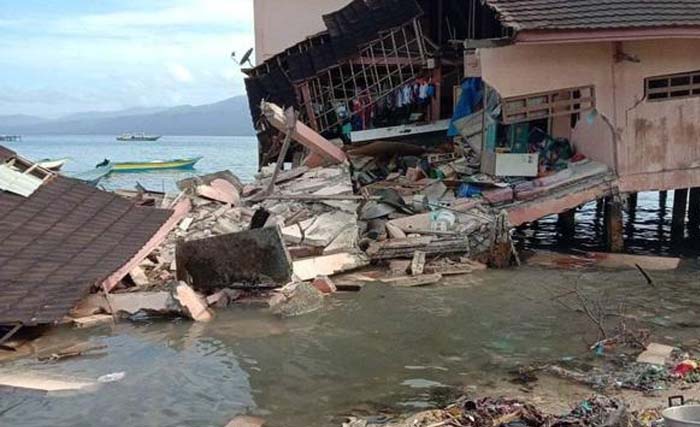 Rumah runtuh akibat gempa di Ambon, Maluku, Kamis 26 September lalu. (Foto:Antara)