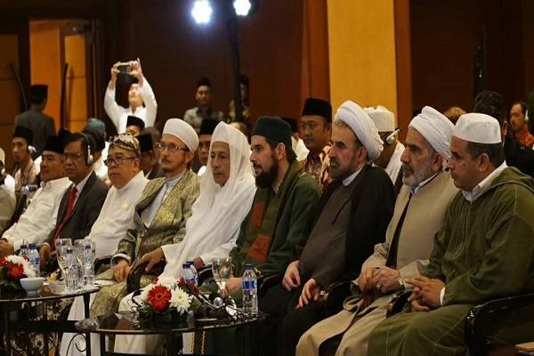 Pembahasan soal Imam al-Ghazali dalam forum ulama Sufi Dunia, dipimpin Habib Luthfi bin Yahya di Pekalongan. (Foto:nu/ngopibareng.id)