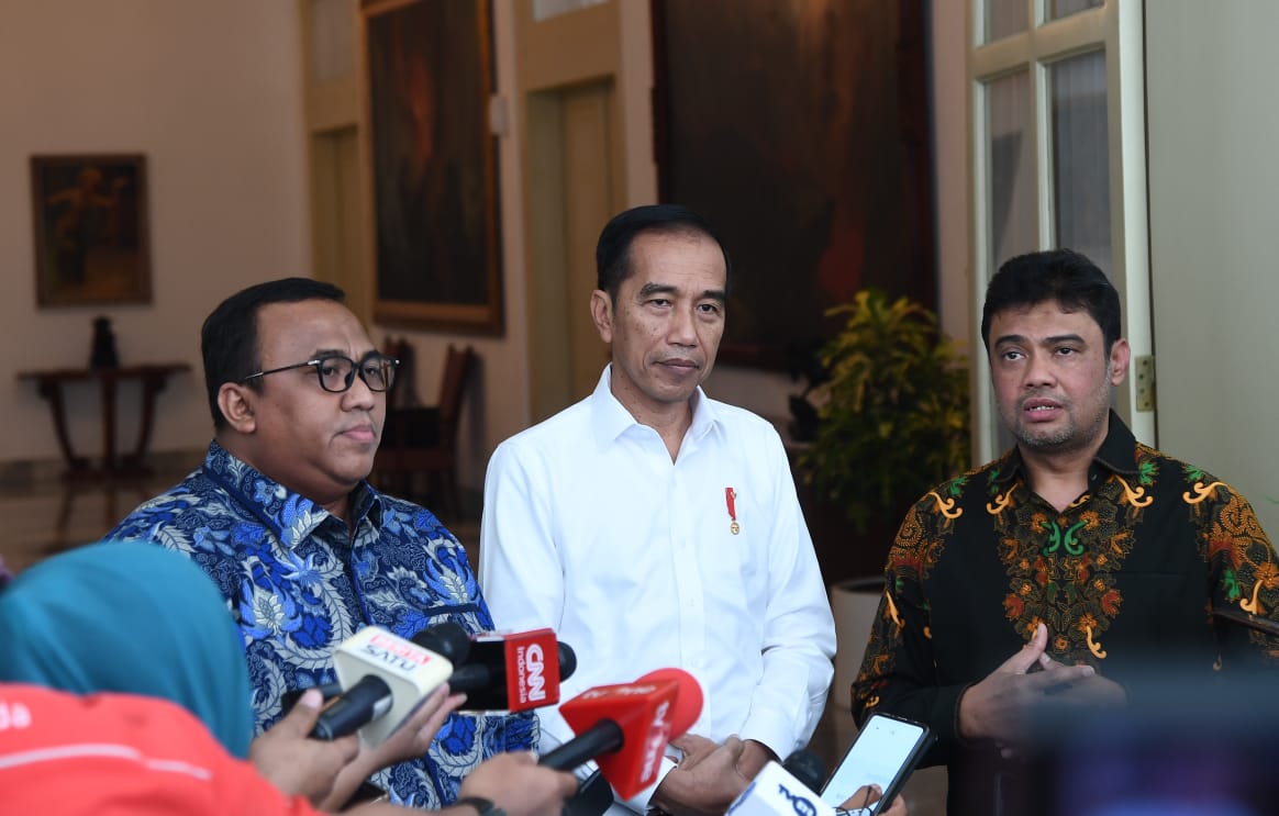 Presiden Joko Widodo (Jokowi) bertemu Presiden Konfederasi Serikat Pekerja Seluruh Indonesia (KSPSI) Andi Gani Nena Wea dan Presiden Konfederasi Serikat Pekerja Indonesia (KSPI) Said Iqbal di Istana Bogor, pada 30 September 2019. (Foto: BPMI Setpres)