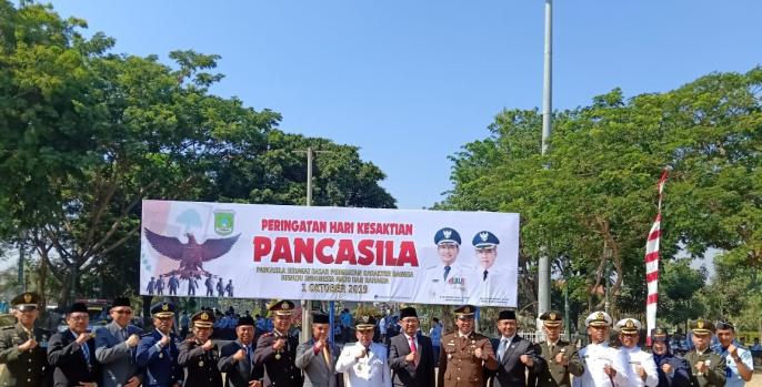 Wakil Bupati Pasuruan foto bersama jajaran Muspida Kabupaten Pasuruan usai upacara Peringatan Hari Kesaktian Pancasila. (Foto: Dok Humas)