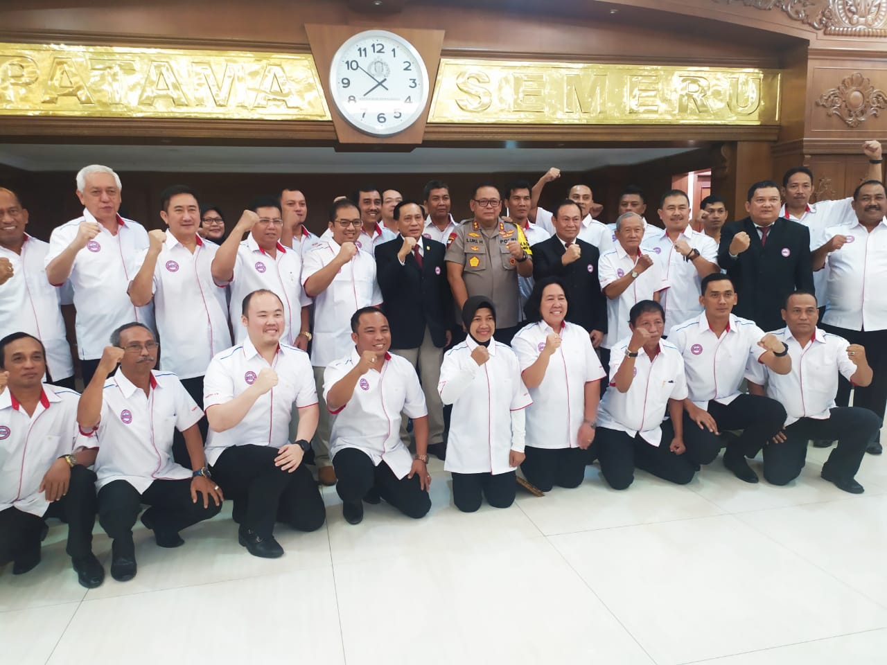 Kapolda Jawa Timur, Irjen Pol Luki Hermawan jadi ketua umum PBVSI Jatim, 2019-2024. (Foto: Haris/ngopibareng.id)