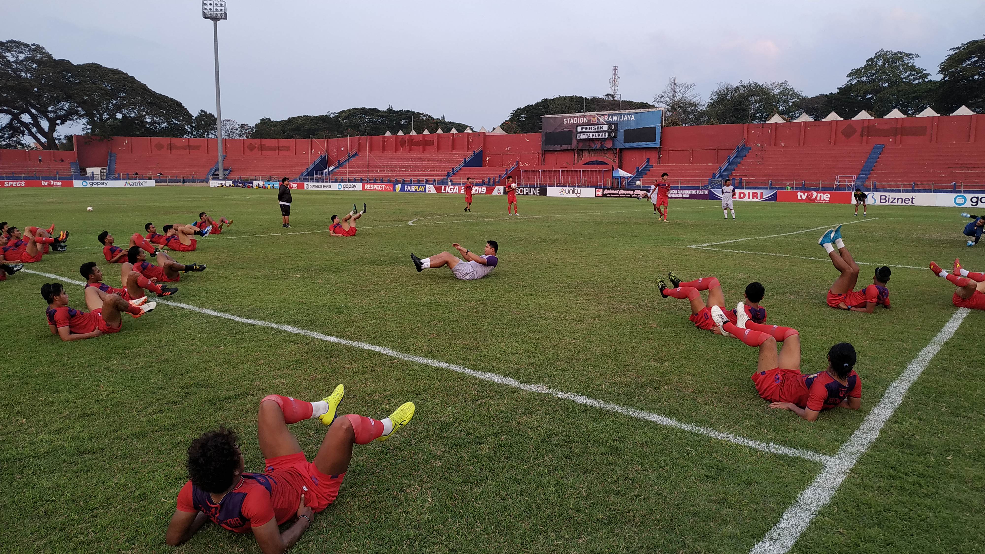 Jelang laga lawan Madura FC, Persik berlatih dengan semangat. (Foto: fen/ngopibareng.id)