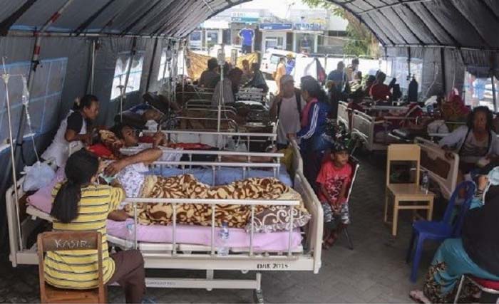 Sebagian kecil pengungsi di Ambon akibat gempa bumi 26 September lalu, ditampung di beerbagai tempat. (Foto:INwes)