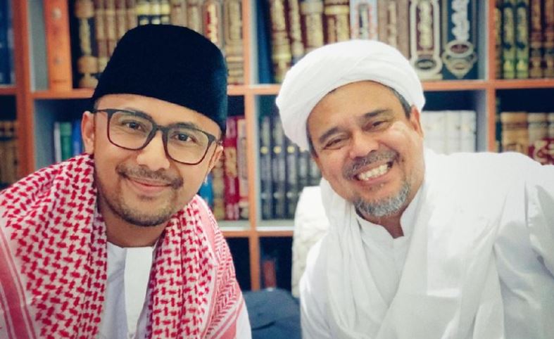 Aktor sekaligus Wakil Bupati Bandung Barat, Hengky Kurniawan pose bersama Habib Rizieq. (Foto: Instagram Hengky Kurniawan)