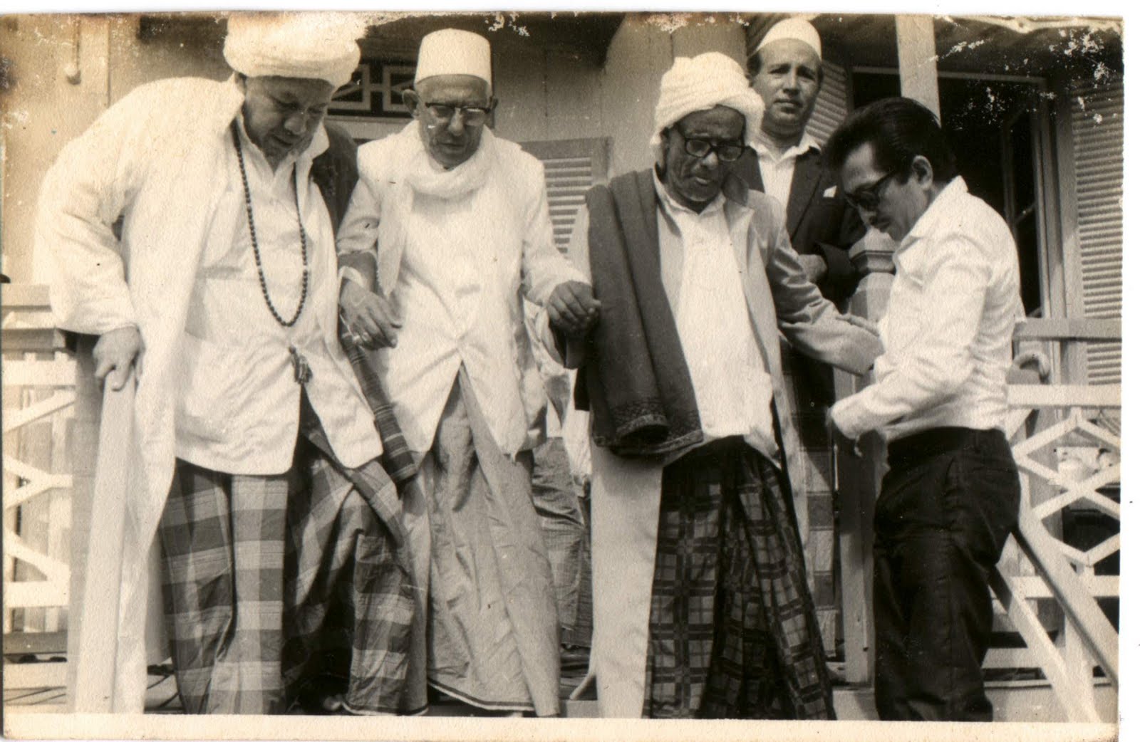 Habib Sholeh Tanggul Jember, bersama ulama dari habaib. (Foto: dok/ngopibareng.id)