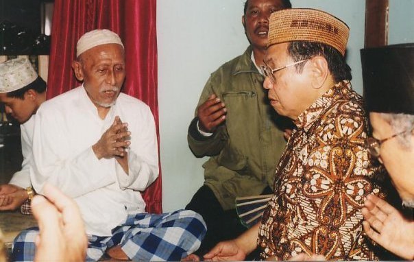 KH Abdullah Salam dan Gus Dur di kediamannya di Pati. (Foto: ist)