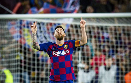 Lionel Messi melakukan selebrasi setelah mencetak gol indah ke gawang Sevilla lewat tendangan bebas. (Foto: Twitter/@FCBarcelona)