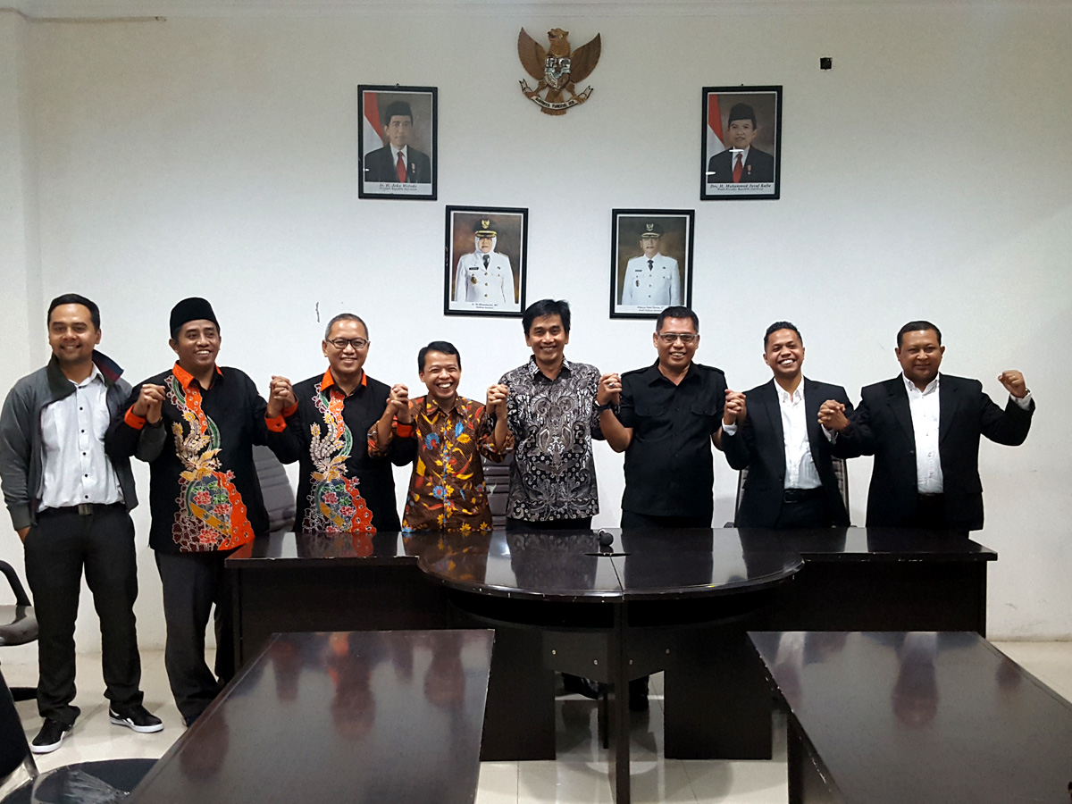penandatanganan NPHD antara Pemkot Surabaya, KPU dan Bawaslu Kota Surabaya. (foto: istimewa)