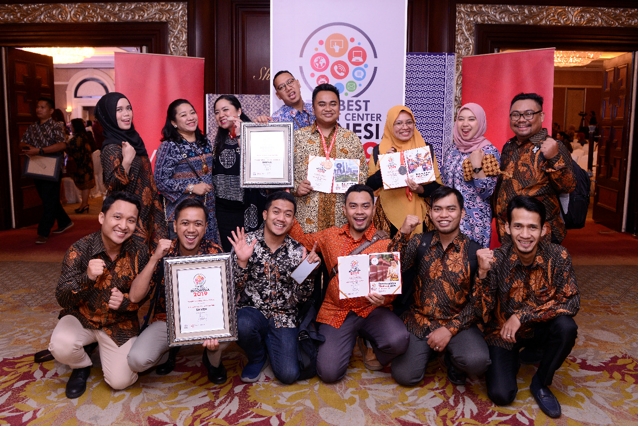 Karyawan PT PGN usai menerima penghargaan sebagai The Best Contact Center Indonesia merupakan ajang tahunan yang digelar oleh Indonesia Contact Center Association (ICCA). (Foto: PGN)
