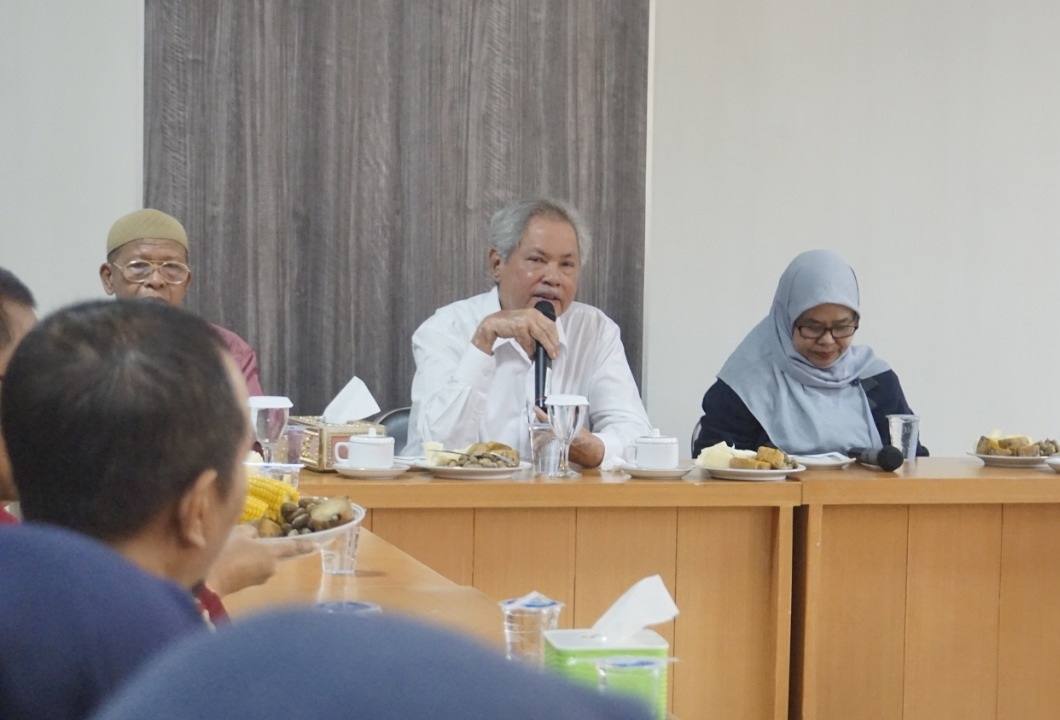 Dewan Pertimbangan Presiden (Wantimpres) Republik Indonesia (RI), Abdul Malik Fadjar (tengah) di UMM. (Foto: umm/ngopibareng.id)