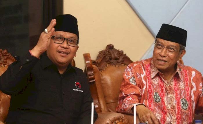Sekjen PDI Perjuangan Hasto Kristiyanto (kiri) bersama Ketua Umum PBNU Said Aqil Siradj di Jakarta, Selasa malam. (Foto:NusantaraTV)