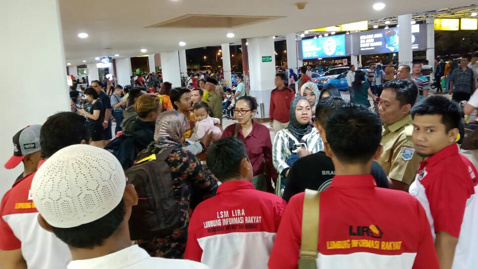 Sebanyak enam warga Kabupaten Probolinggo tiba dari Wamena, Papua di Bandara Juanda, Sidoarjo. (Foto: Istimewa/ngopibareng.id)