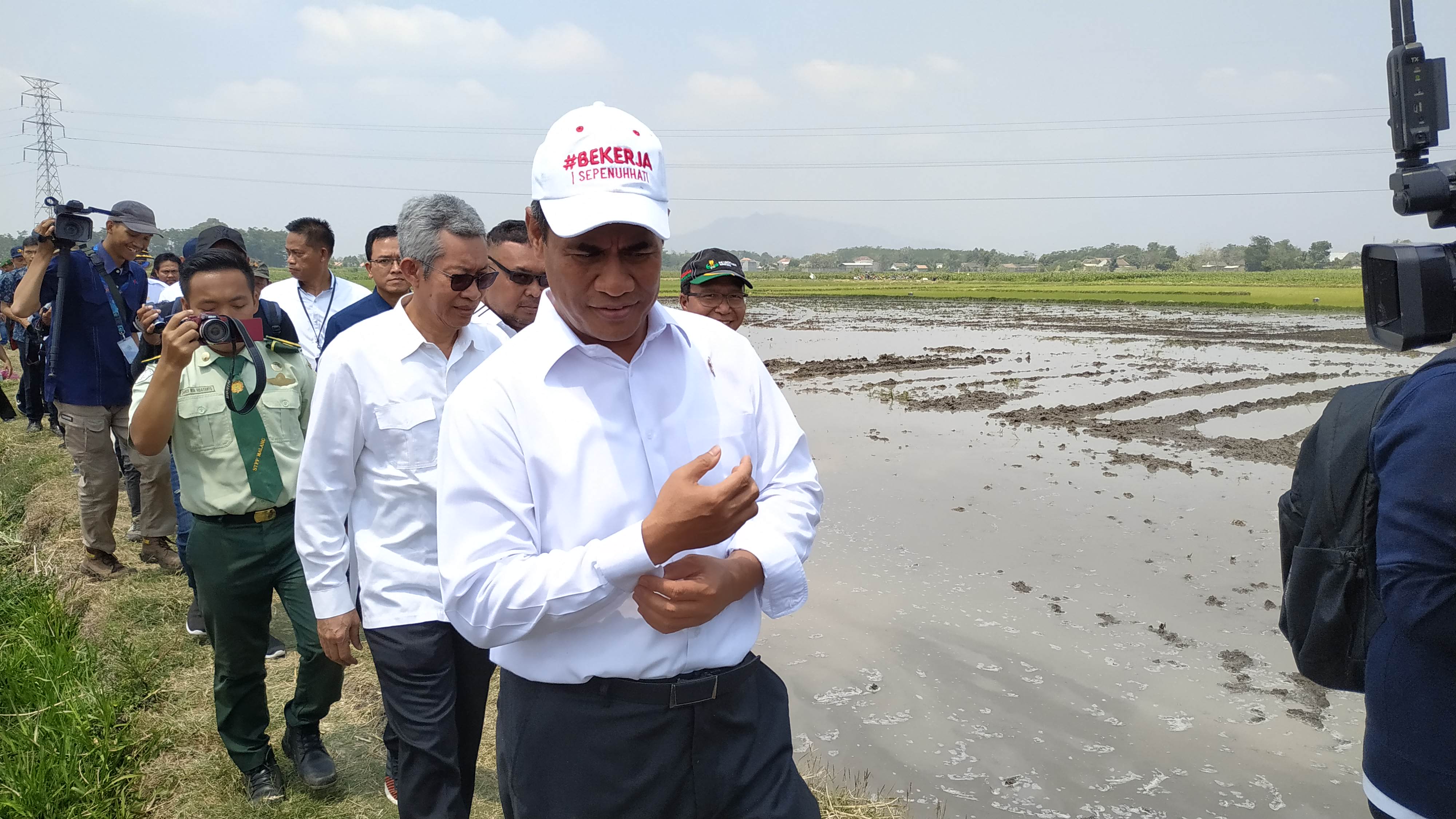 Menteri Pertanian Amran Sulaiman dalam kunjungan kerja di Desa Jabon Kecamatan Banyakan Kabupaten Kediri. (Foto: Fendi/ngopibareng.id)