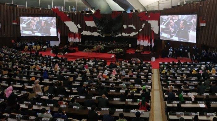 Suasana dalam sidang umum Majelis Permusyawaratan Rakyat, di Senayan Jakarta. (Foto: dok/ngopibaren.id)