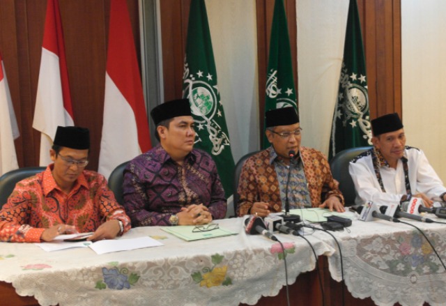 Jajaran Pengurus Besar Nahdlatul Ulama (PBNU) di Jakarta. Tampak, Robikin Emhas (kanan). (Foto: nu/ngopibareng.id)