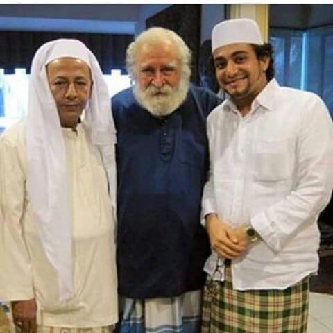 Habib Luthfi bin Yahya dan Ismail Fajrie Alatas, bersama Prof Naquib Al-Attas (tengah), intelektual Muslim Malaysia kelahiran Bogor. (Foto: akun fb aji)