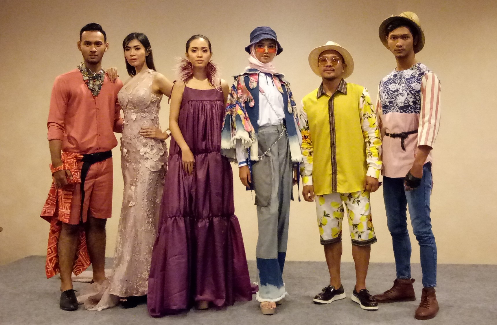 Enam koleksi busana dari enam perwakilan desainer yang akan tampil di SFW 2019. (Foto: Pita/ngopibareng.id)