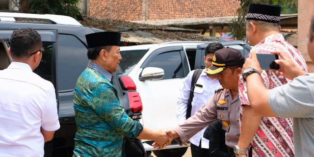 Menko Polhukam Wiranto di Alun-alun Menes, Pandeglang, Kamis 10 Oktober 2019.