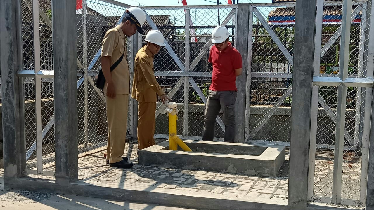 Instalasi jaringan gas (jargas) di Kecamatan Mayangan, Kota Probolinggo. (foto: dokumentasi/ngopibareng.id)