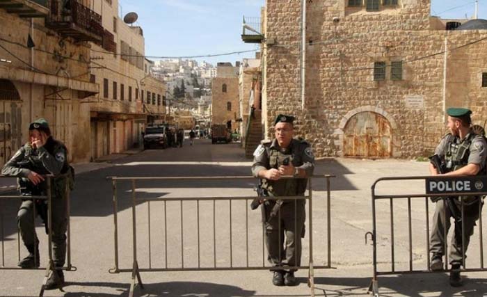 Tentara Israel memblokade  Masjid Ibrahim di Kota Hebron, Palestina. (Foto:Wafa)