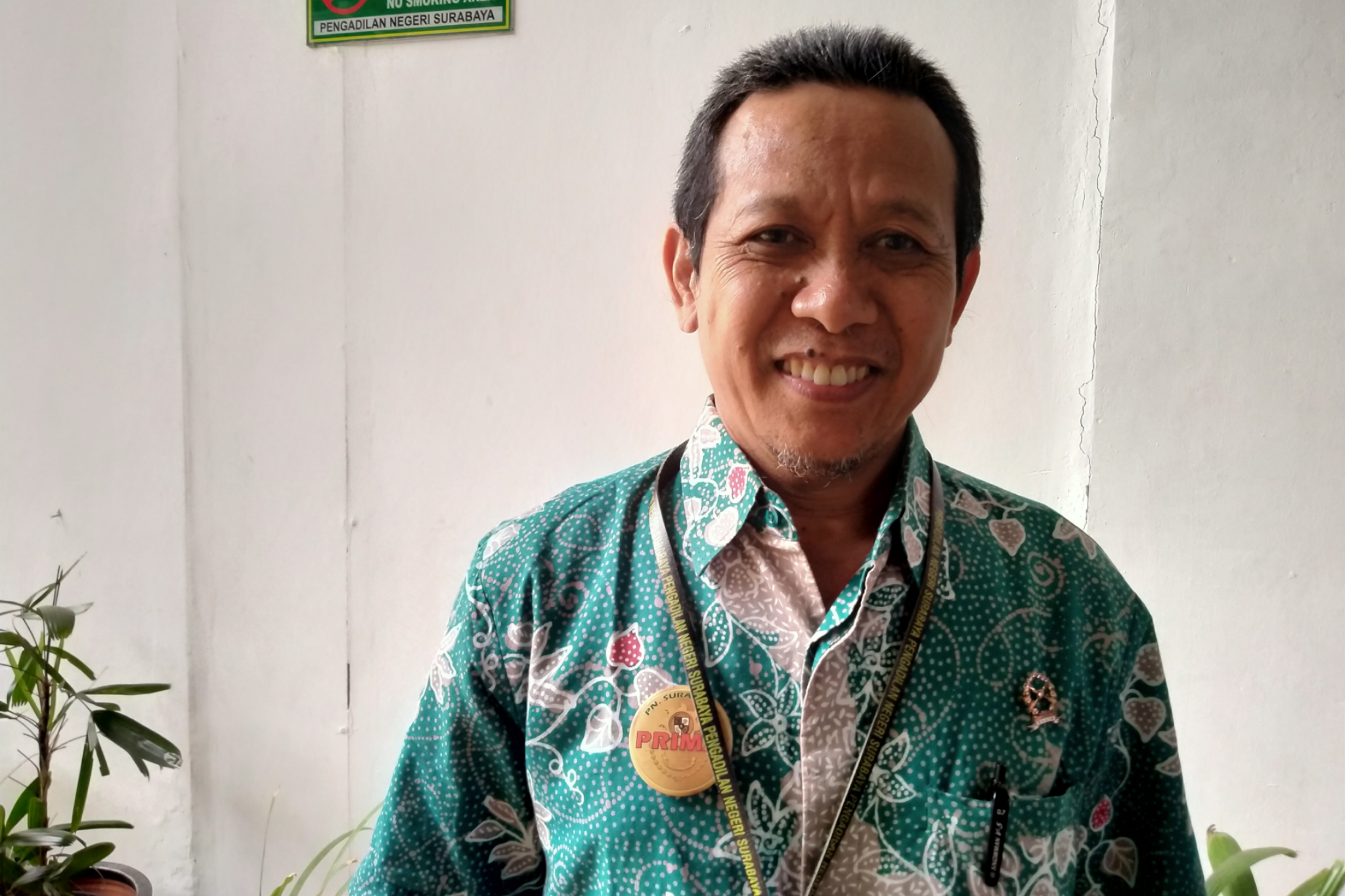 Humas PN Surabaya, Sigit Supriyono saat ditemui di Kantor PN Surabaya, Jalan Arjuno, Kamis 17 Oktober 2019. (Fariz/ngopibareng.id)