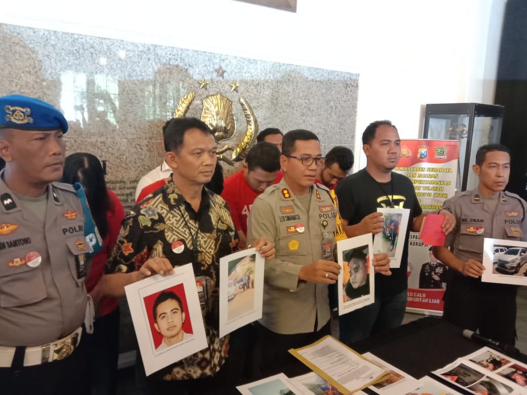 Polrestabes Surabaya gelar perkara kasus pembunuhan terhadap sales UMC. (Foto: Faiq/ngopibareng.id)