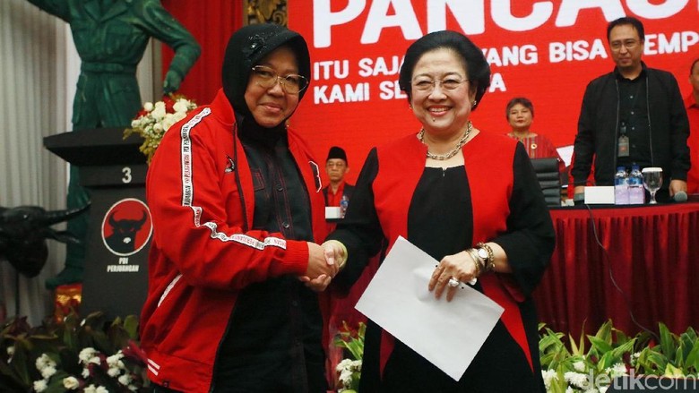 Risma dan Megawati saat acara internal PDI Perjuangan. (Foto: Istimewa)