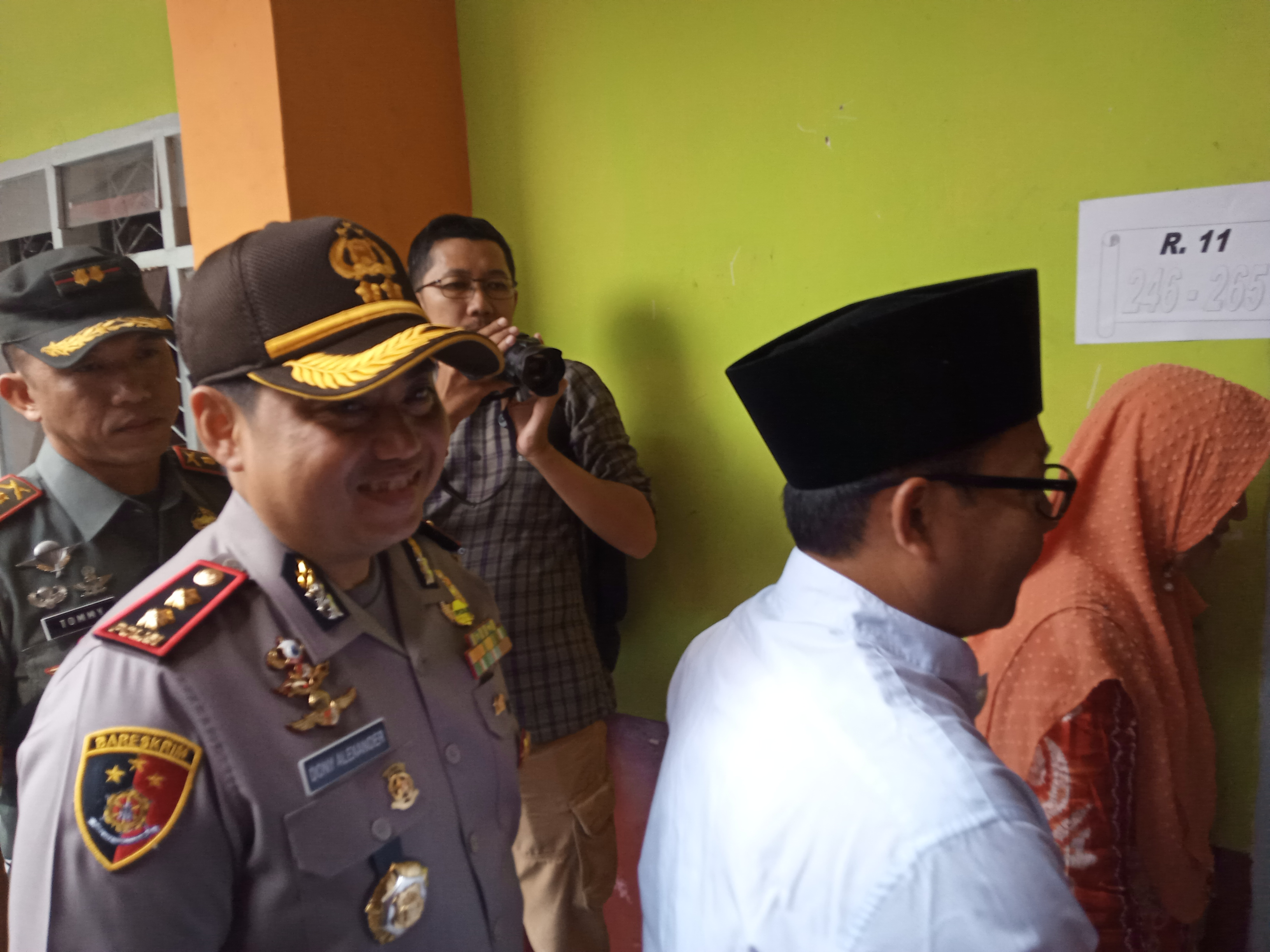 Kapolresta Malang, AKBP Dony Alexander saat berkunjung SMK Muhammadiyah 2 Kota Malang. (Foto: Theo/ngopibareng.id)