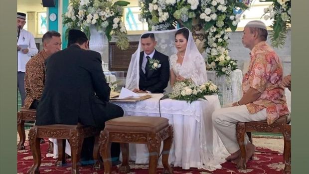 Artis Emma Waroka menggelar akad nikah dengan Bagoes Soeharto, pada 17 Oktobe 2019. (Foto: Instagram Emma Waroka)
