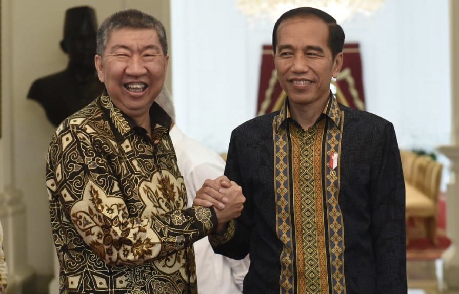 Sekjen DPP REI Totok Lusida bersama Presiden Jokowi. (Foto dokumen/istimewa)