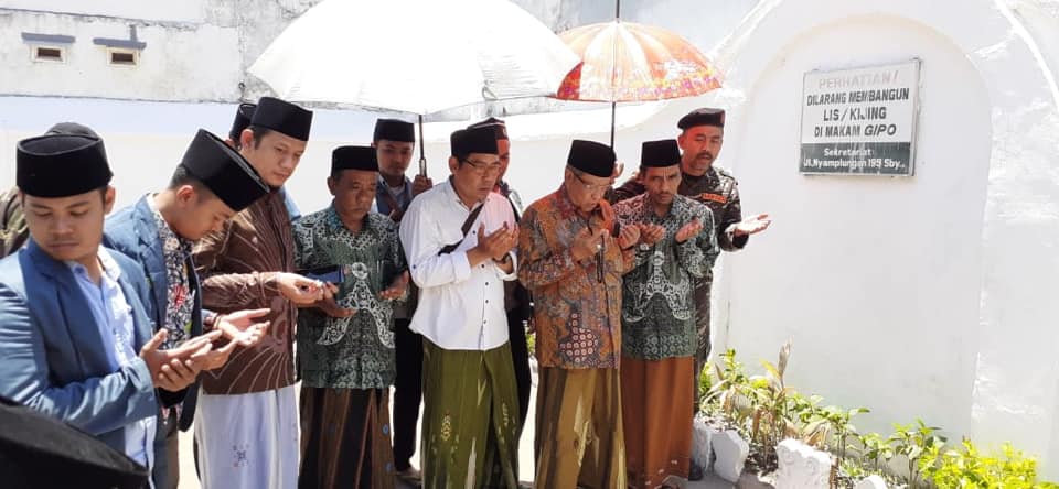 KH Said Aqil Siroj ketika berziarah di Makam Hasan Gipo di Surabaya. (Foto: nu/ngopibareng.id)
