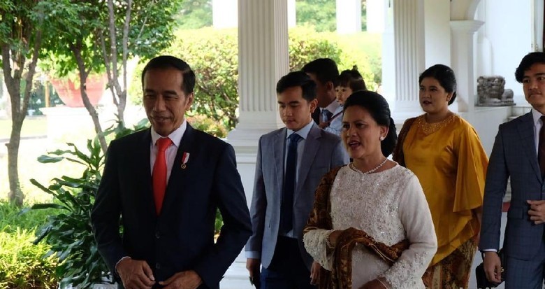 Presiden Jokowi dan keluarga saat berangkat dari Istana Kepresidenan. (Foto: detik.com)