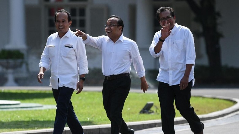 Pratikno (tengah) saat berada di Istana Kepresidenan, Senin, 21 Oktober 2019. (Foto: Istimewa)