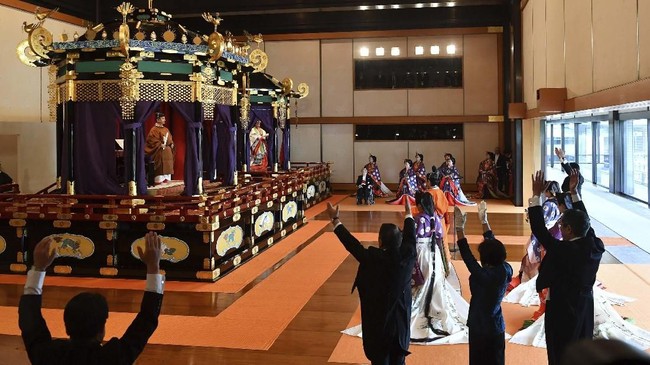 Seremoni penobatan Kaisar Jepang, Selasa 22 Oktober 2019. (Foto: Kazuhiro Nogi/Pool Photo via AP)