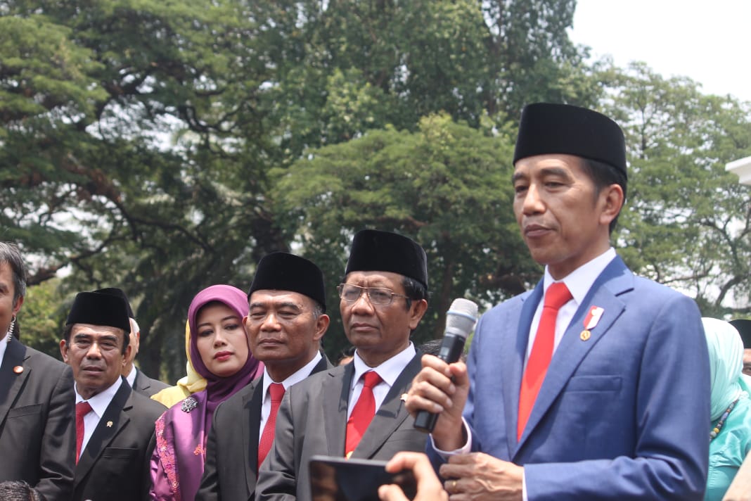 Presiden Joko Widodo dan sejumlah menteri yang baru dilantik. (Foto: asm/ngopibareng.id)