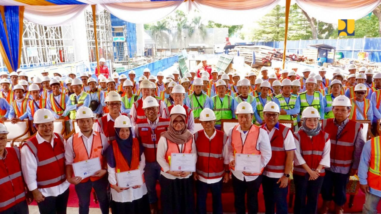 Ilustrasi pekerja konstruksi yang telah mengikuti sertfikasi. (Foto: Kementerian PUPR)