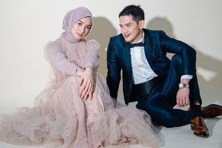 Bintang sinetron Citra Kirana (Chiki) dan Rezky Aditya bertunangan di Bandung, Sabtu 26 Oktober 2019. (Foto: Diera Bachir)