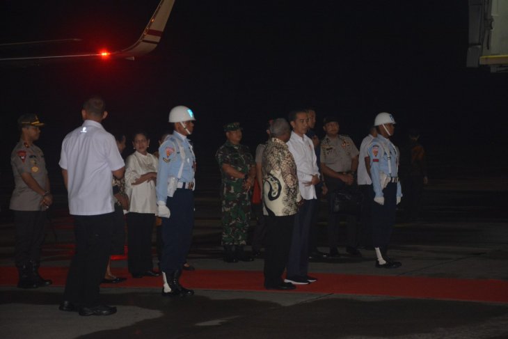 Presiden Jokowi saat tiba di Sorong, Provinsi Papua barat, Sabtu, 26 Oktober 2019. (Foto: istimewa)