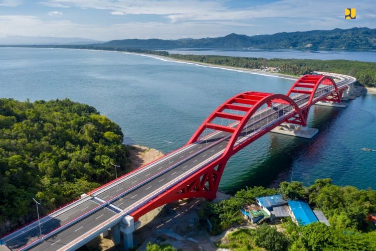 Jembatan Holtekamp berganti nama Youtefa saat diresmikan Presiden Joko Widodo (Jokowi), Senin 28 Oktober 2019. Biaya pembangunan jembatan ini sebesar Rp 1,6 triliun.