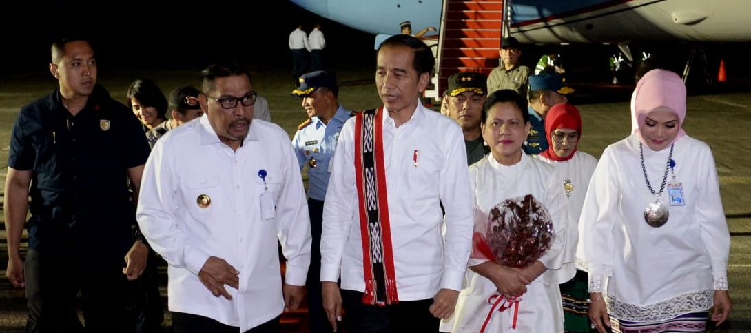 Presiden Joko Widodo tiba di Ambon setelah tiga hari kunjungan kerja di Papua.(Foto: Setpres)