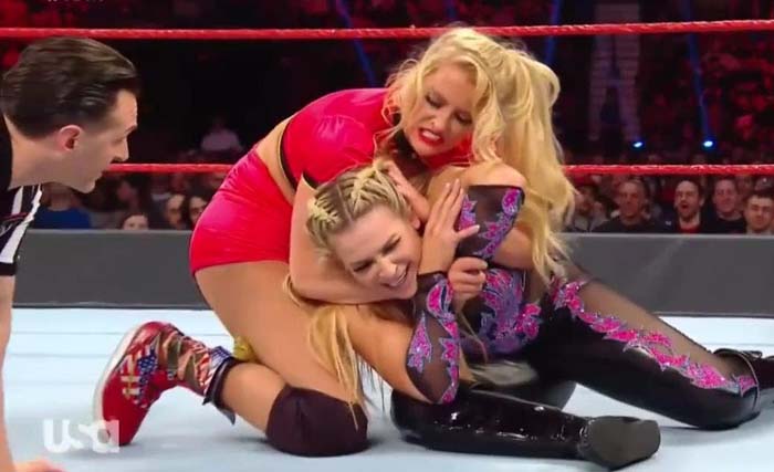  Natalya (bawah) dan Lacey Evans, akan tampil di Arab Saudi. (Foto:WWE) 