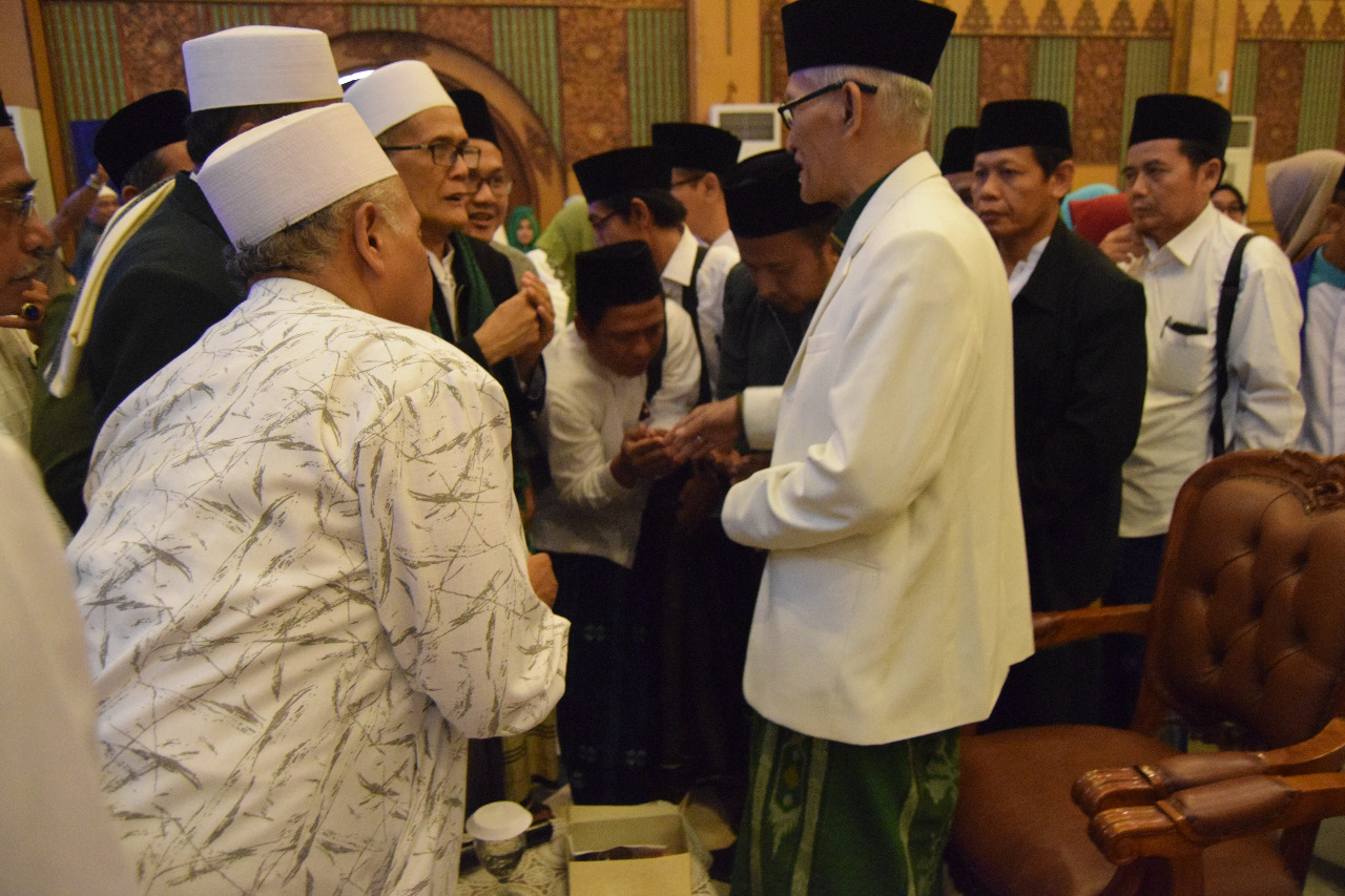 Rais Am PBNU KH Miftachul Akhyar bersama para ulama pesantren dan pengurus NU Jawa Tengah di Semarang. (Foto: Istimewa)